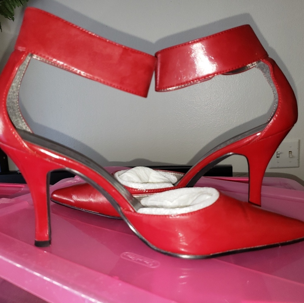 Shoes - Picture 2 of 3